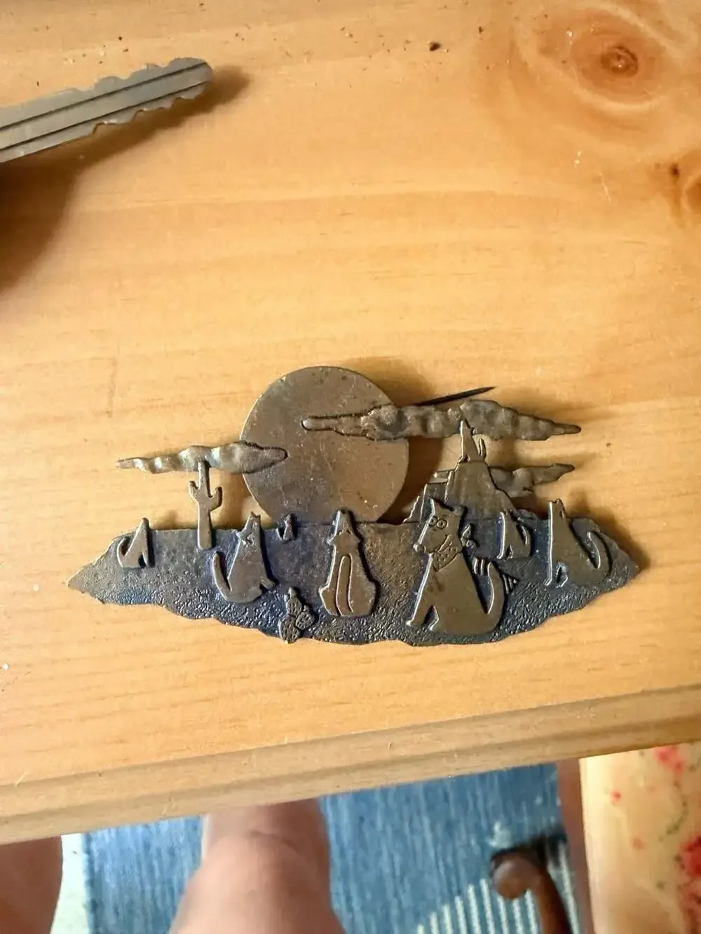 Vintage Southwestern Pin/brooch, Storyteller Brooch, SIGNED, Coyotes Howling at